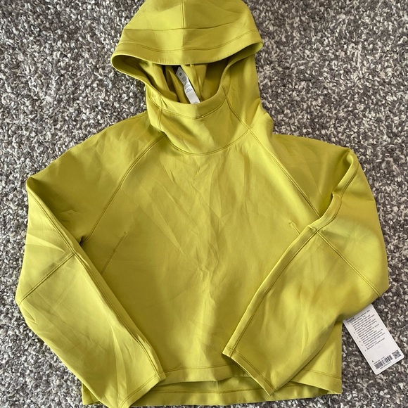 ⭐️NWT lululemon airwrap hoodie size 4 - Picture 1 of 1